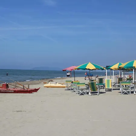 House In Versilia With Pool & Beaches Dom wakacyjny